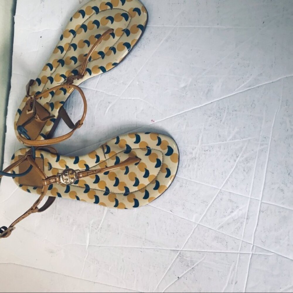 Tory Burch Emmy Thong T Strap Leather Sandals Ballet Flats Patent Graphic Print - Picture 11 of 15